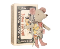 MAILEG Myszka w pudełeczku - mała siostrzyczka w kolorowej sukience